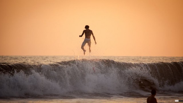 scott alexander - costa rica surfing dismount
