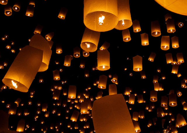 Every year in northern Thailand, Yi Peng is celebrated in northern Thailand on the second month of the Lanna calendar, on the full moon. This beautiful lantern ceremony is part of Lanna culture, which exists today as a mixture of art forms, traditions, and rituals from various historical and ethnic contexts in northern Thailand.