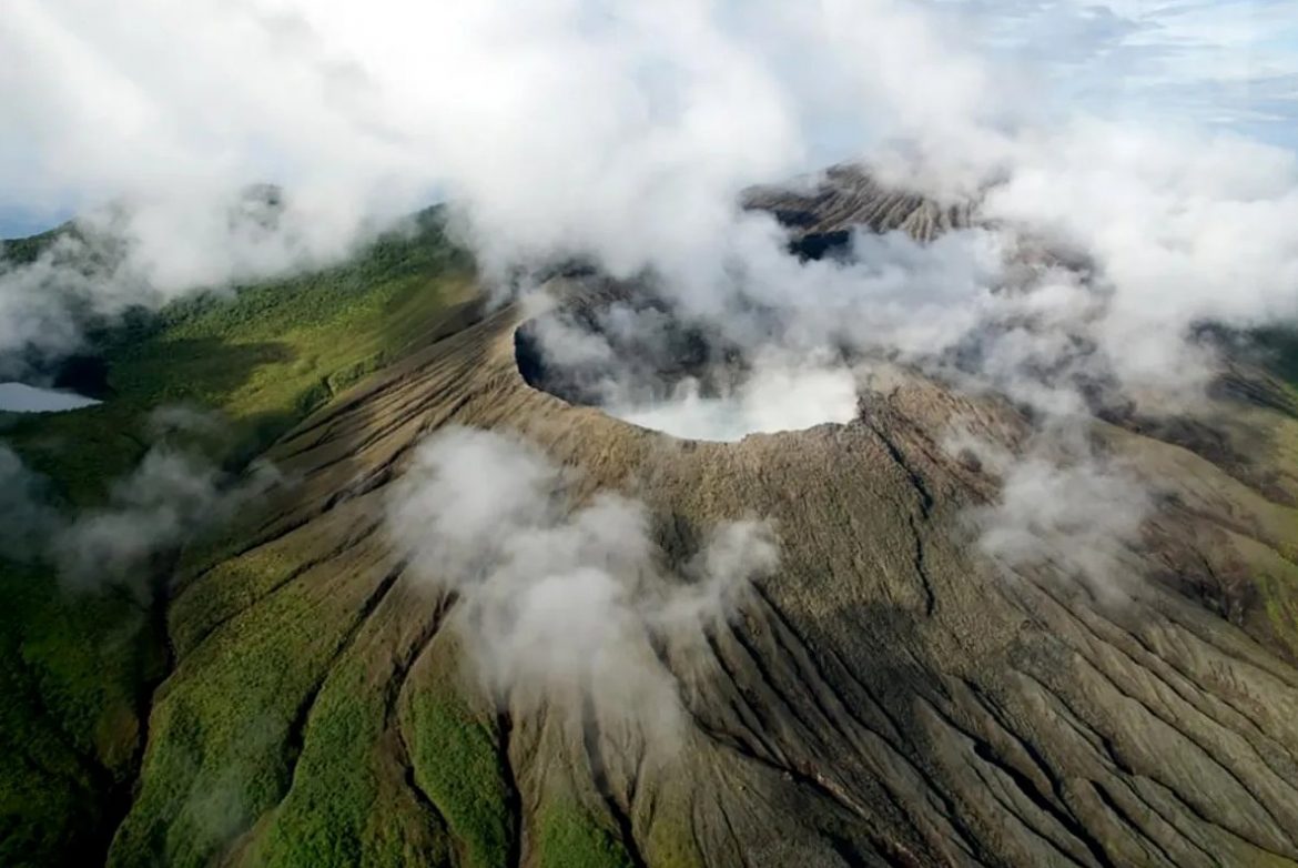 Rincón de la Vieja Volcano: Costa Rica’s Glowing Wonder