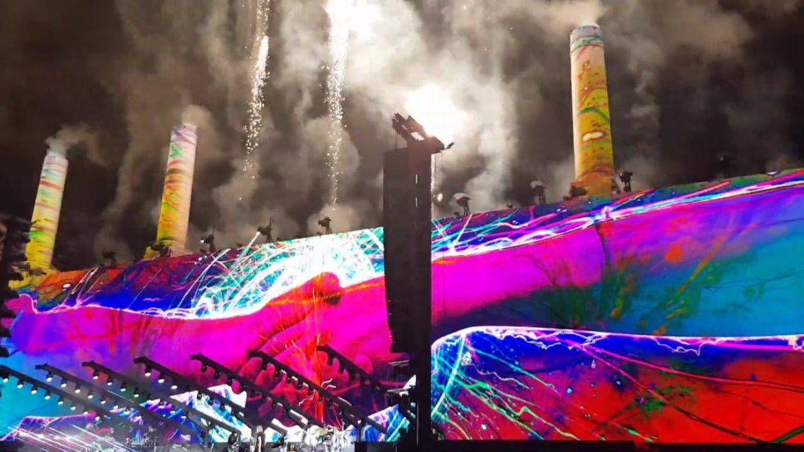 Roger Waters Dazzles in Costa Rica