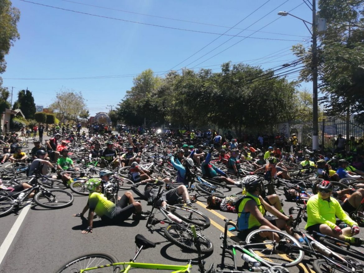 Costa Rica Cyclists Gather to Commemorate the Death of 4 Bikers