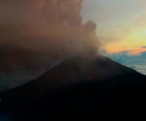costa-rica-turrialba-volcano-eruption