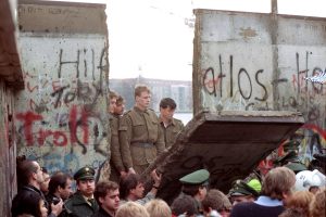 fall of berlin wall scaled