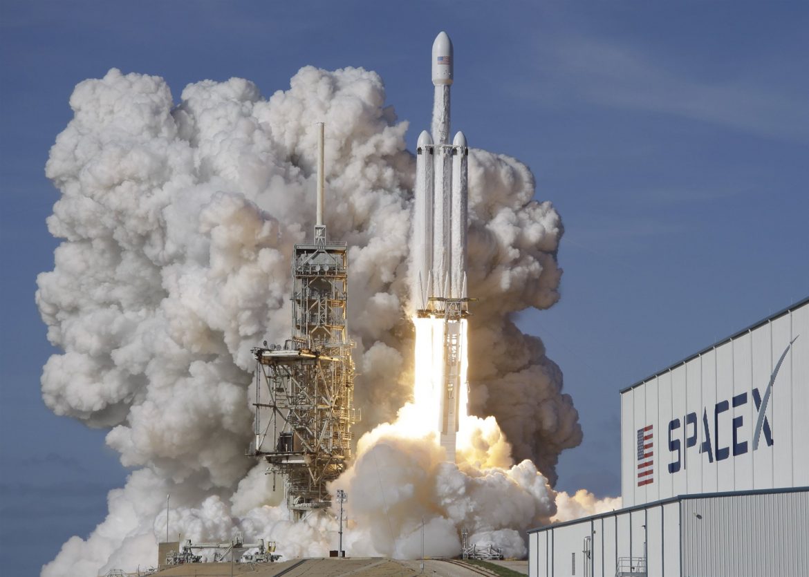 SpaceX Has a Customer for its Flight Around the Moon